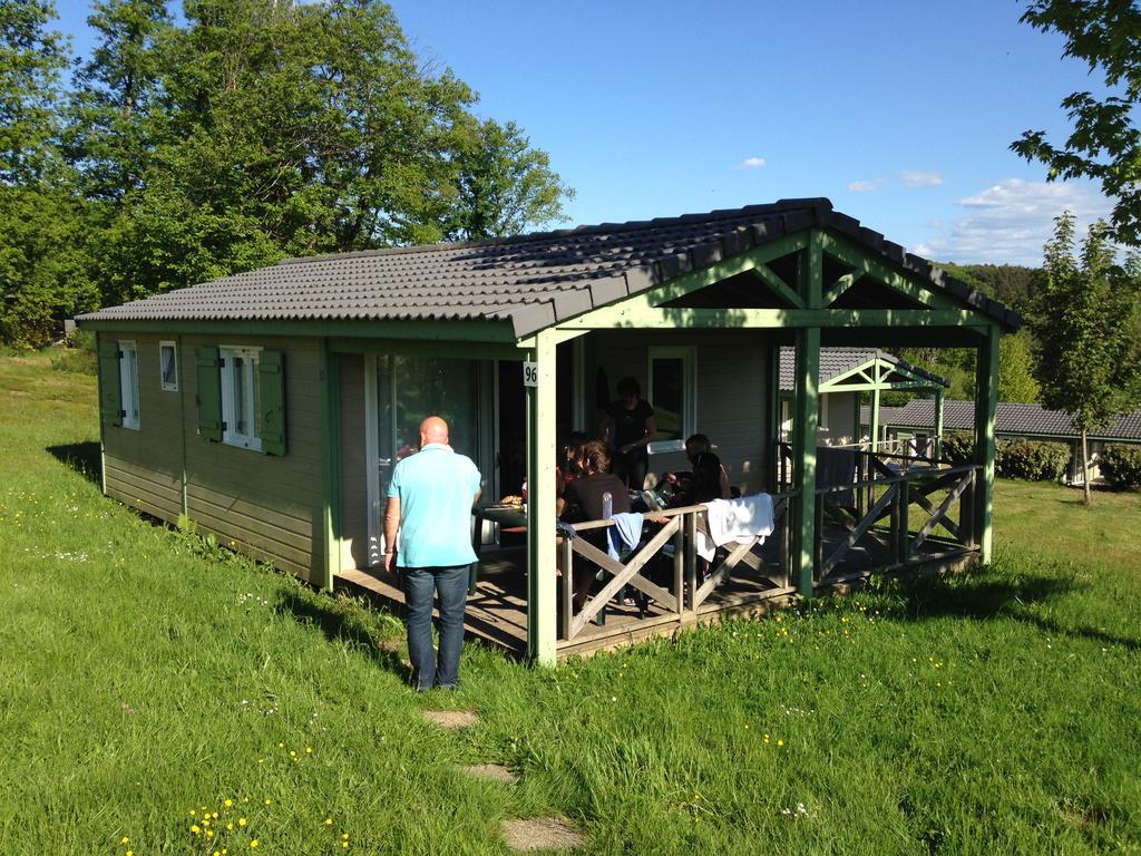 Cottages Du Lac De Miel Beynat Exterior foto